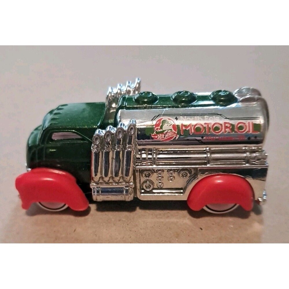 HOT Wheels: Fast Gassin’. Chrome,green,red. B82